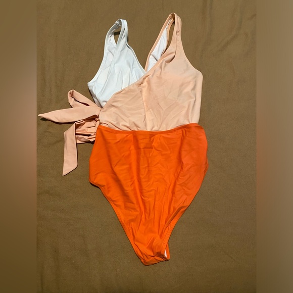 Cupshe Bathing Suit - Picture 2 of 2